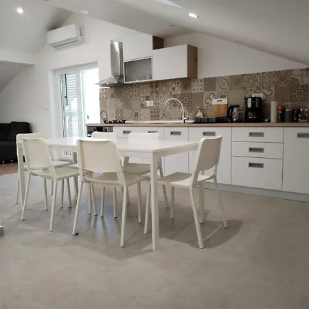 Doris, * 希贝尼克