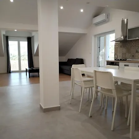 Apartment Doris, *