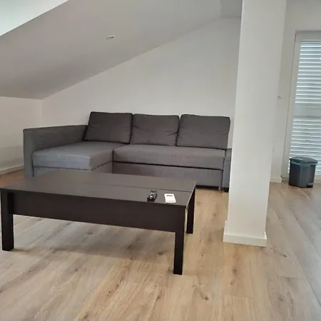 Doris, Apartment