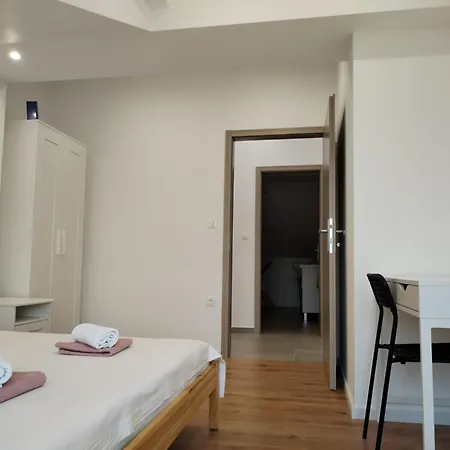 Doris, Apartment