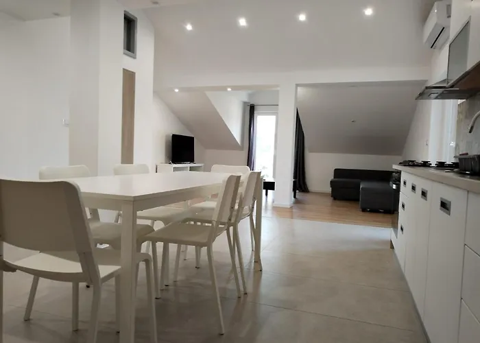 Apartamento Doris, *